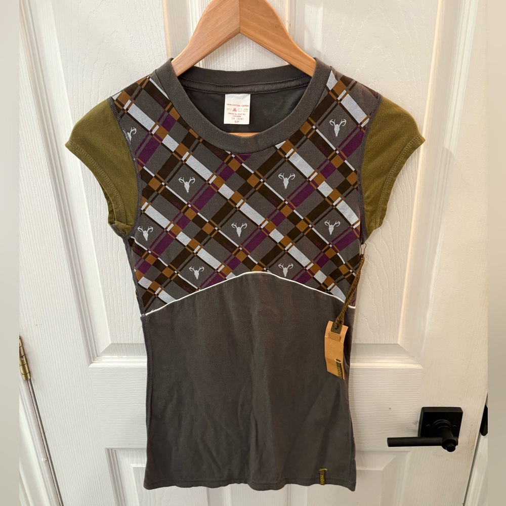 Nobis Fitted Graphic Cap Sleeve Tee